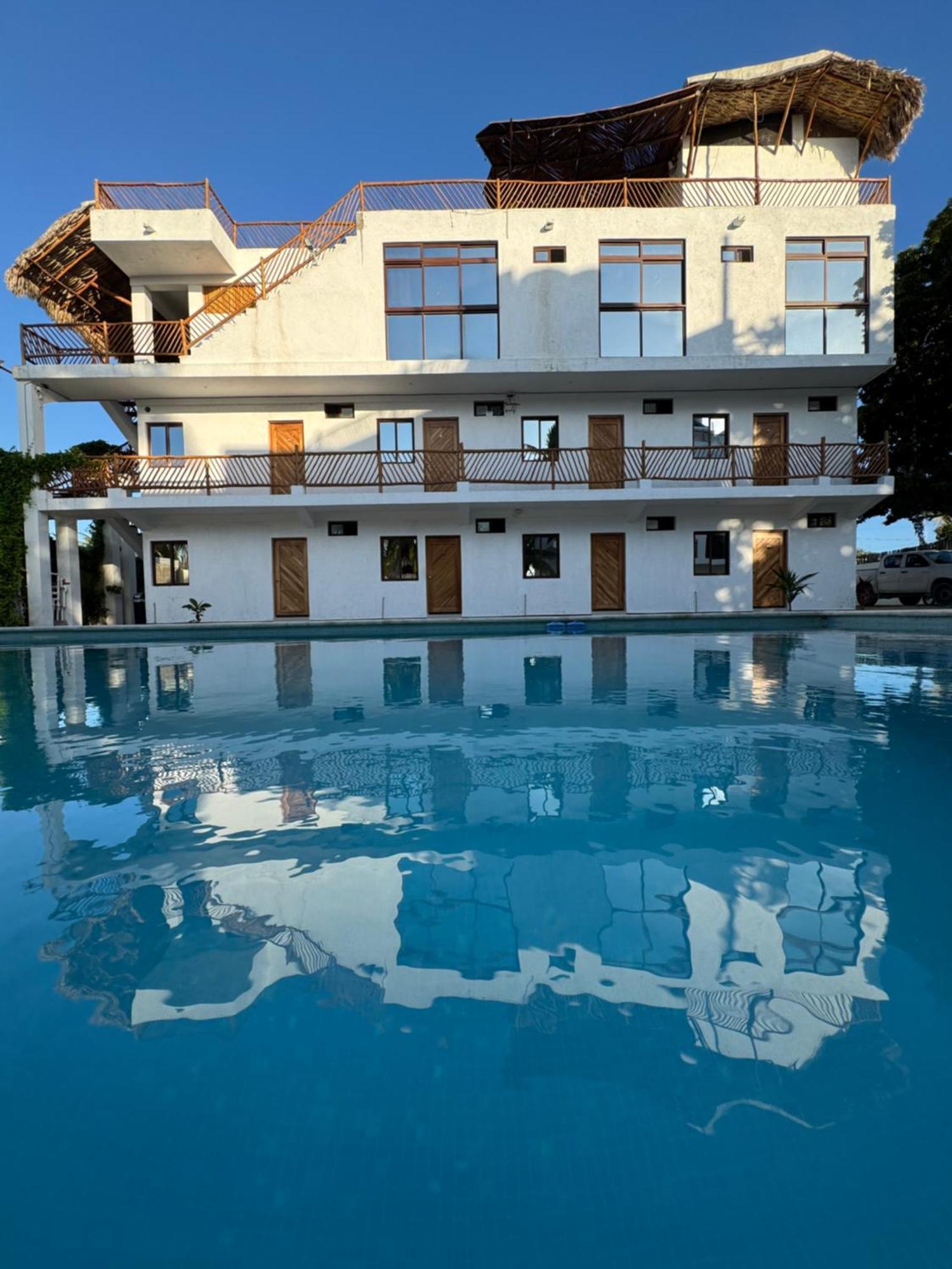 Mexhe Hotel El Cuyo Esterno foto
