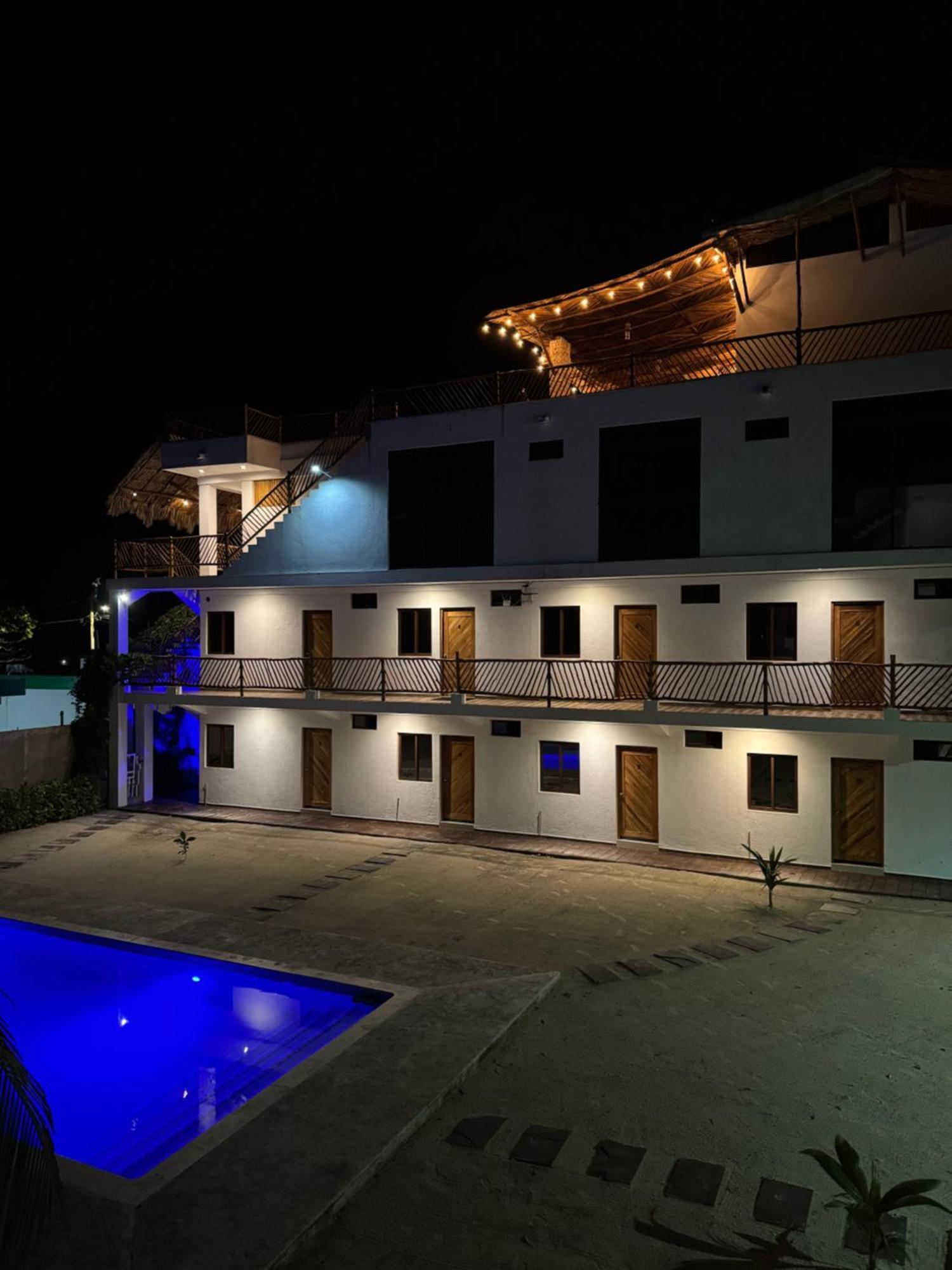 Mexhe Hotel El Cuyo Esterno foto