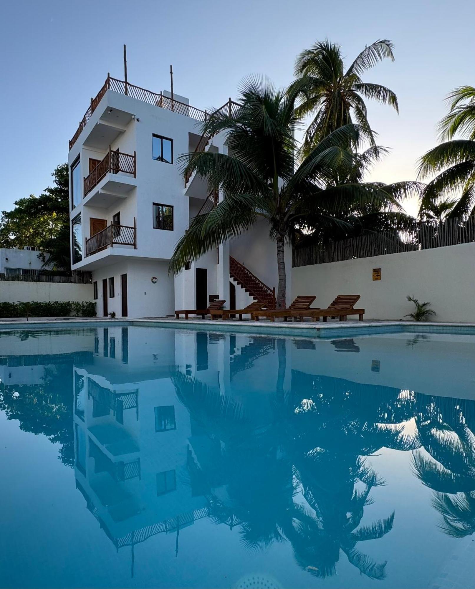 Mexhe Hotel El Cuyo Esterno foto